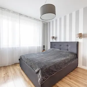 fajny-apartament-z-parkingiem-obok-metra.warsawhotelspoland.com/